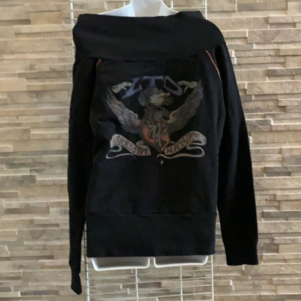 Blk top w/ back detail